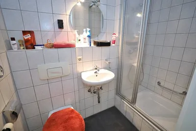 Fellbach - 3-Zi.-Whg, Balk., E-Küche, 2 Bäder, eigenes kl. Gärtchen am Haus, sofort beziehbar – Bild 3