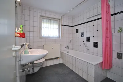 Fellbach - 3-Zi.-Whg, Balk., E-Küche, 2 Bäder, eigenes kl. Gärtchen am Haus, sofort beziehbar – Bild 5