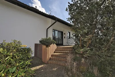 SELTENE GELEGENHEIT! 3,5 Zi. ETW (107 qm) mit eigenem Gartenanteil in 3-Fam.-Haus, sof. frei – Bild 6
