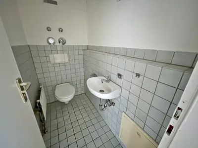 Winnenden, großzügige 3 1/2-Zi.-Wohnung mit Loggia, sof. frei – Bild 4