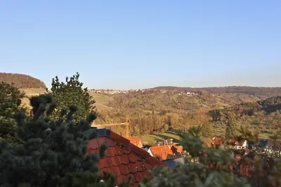 Großzügiges Wohnen auf einer Ebene in unverbaubarer Aussichtslage – Bild 4