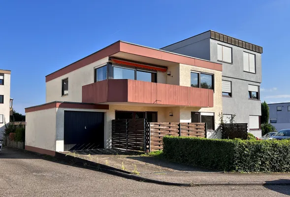 In Leutenbach in gefragter Wohnlage, 250 m² Wohn- und Nutzfläche, 1-2-Fam.-Haus mit Garten