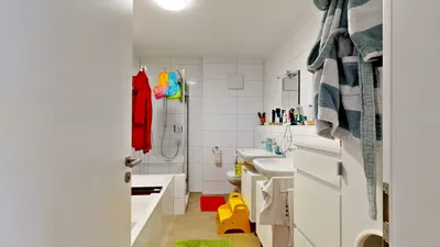Neuwertige 4-Zi.-Wohnung, 96 m², großer Balkon, hochw. Ausstattung, Aufzug, langfristig zu vermieten – Bild 6