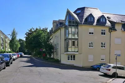 Von privat - sofort frei - Gepflegte 2-Zi.-ETW in Gera, Bj. 96 mit Einbauküche und Pkw-Stellplatz – Bild 2