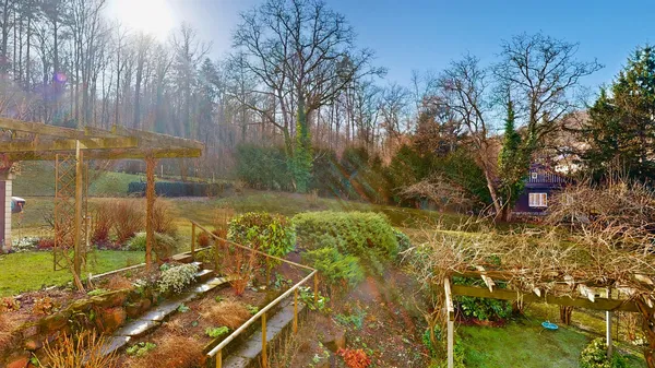 „Ruhe + Licht + Grünblick“ in Botnang, gepflegte 3-Zi.-ETW mit 2 Balkonen, ca. 100 m² Wfl.